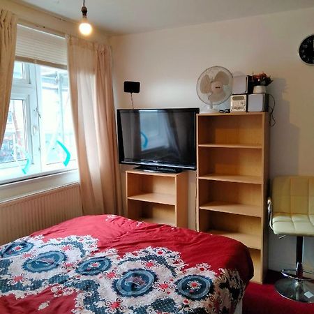 Cosy Room 2 London Bagian luar foto