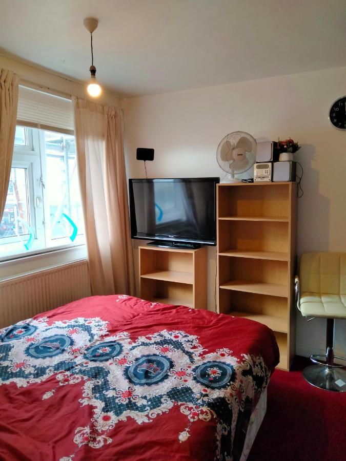 Cosy Room 2 London Bagian luar foto